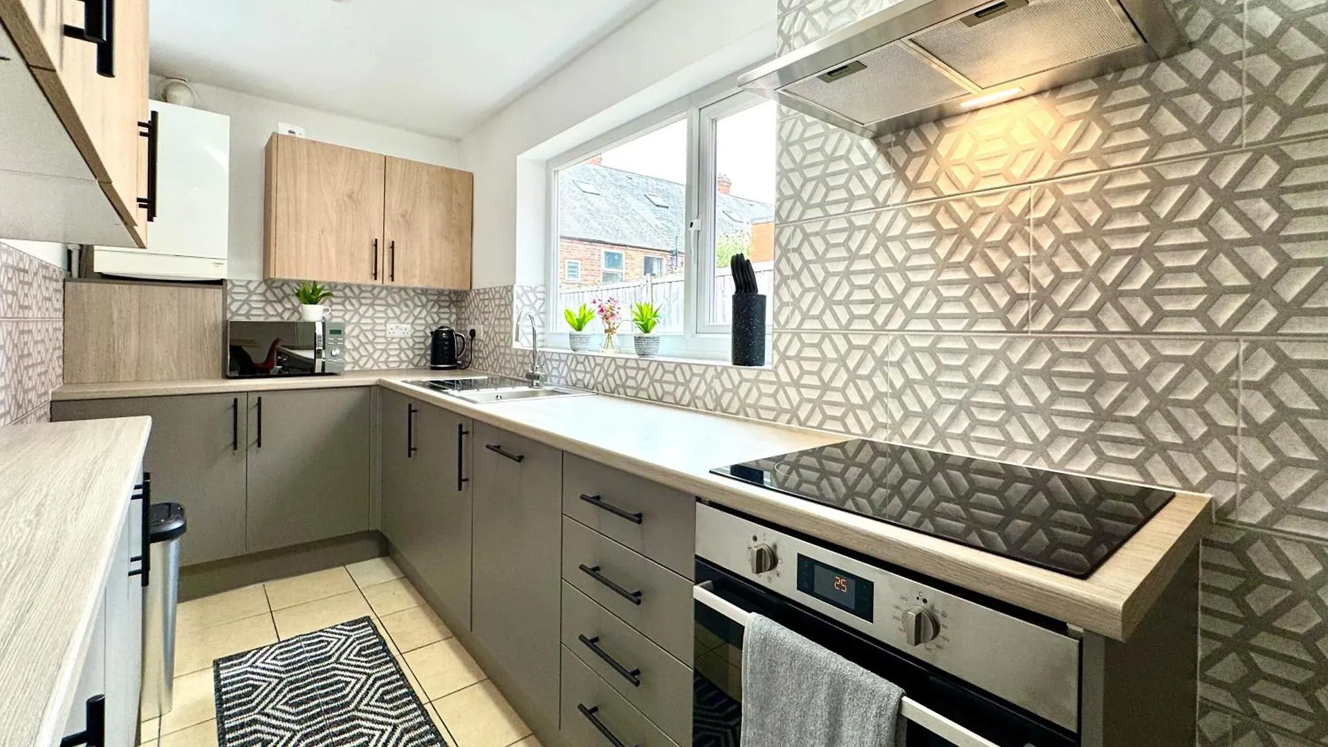 Spacious Stay For 8 Work Trips Or Breaks Parking Nottingham