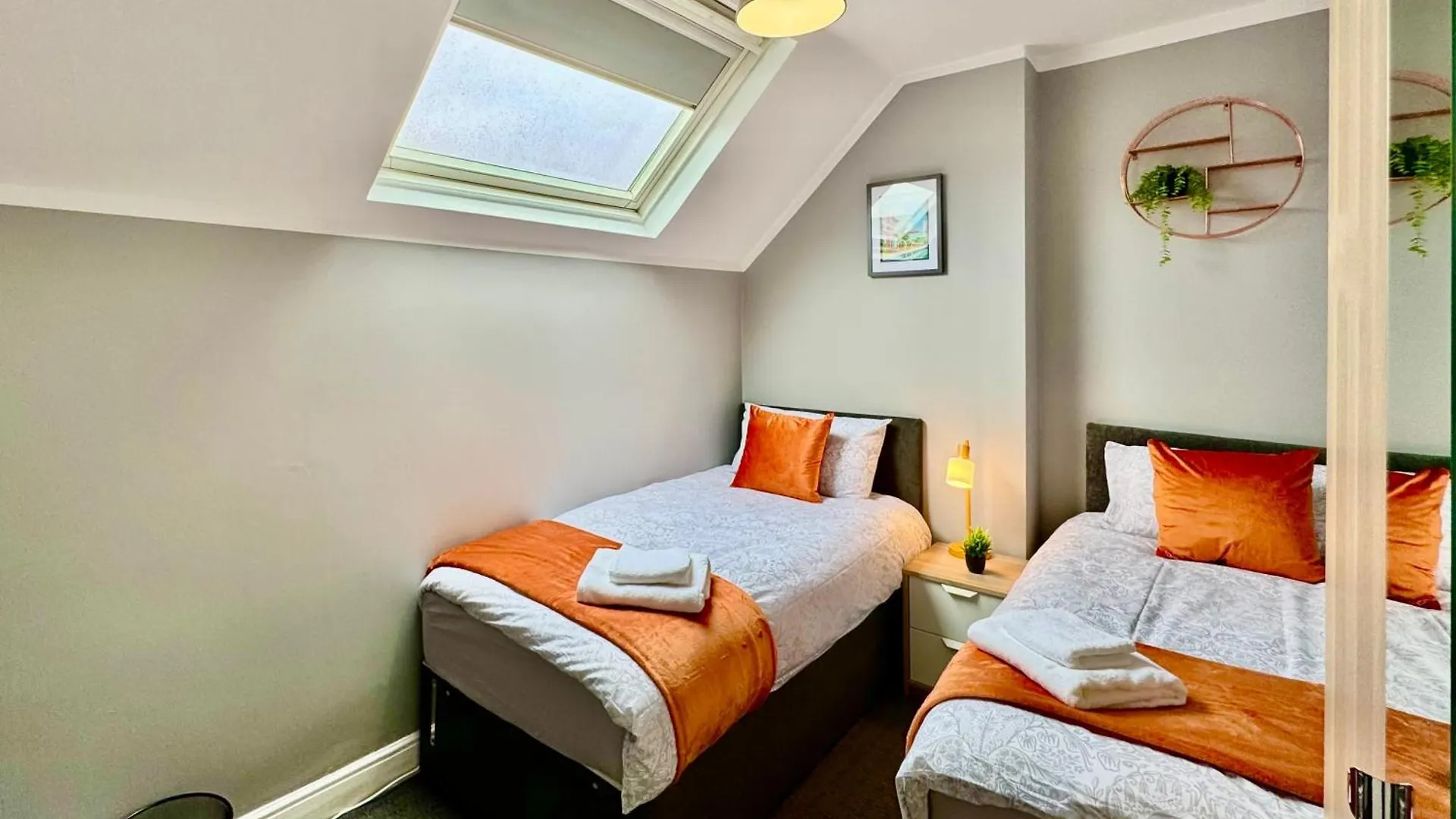 Spacious Stay For 8 Work Trips Or Breaks Parking Nottingham Vakantiehuis